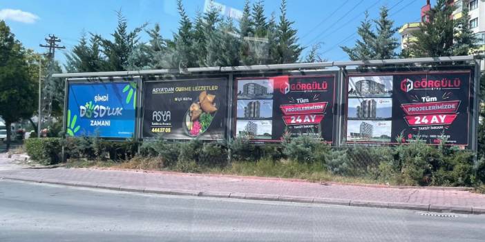 Konya'daki bu reklamı billboardlara kim astırdı?