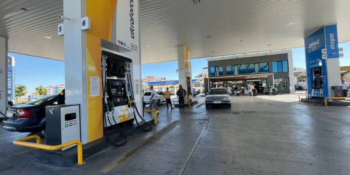 Akaryakıtta tabela bu gece yine değişiyor