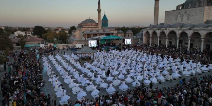 Konya’da 250 semazen gösterisi ilgiyle izlendi