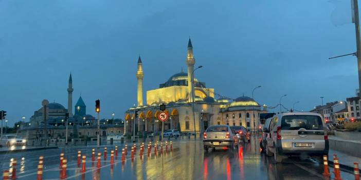 Konya merkezde beklenen yağış başladı