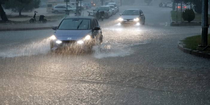 Antalya’da tekne battı, uçaklar iniş yapamadı