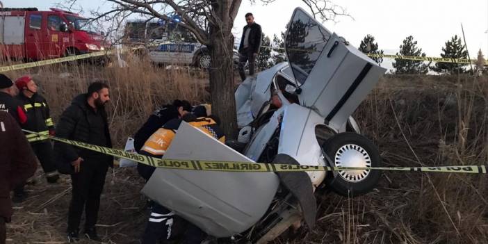 Konya’da ağaca çarpan otomobilden 3 cansız beden çıktı