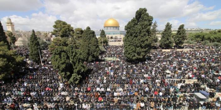 125 bin Filistinli cuma namazını Mescid-i Aksa'da kıldı