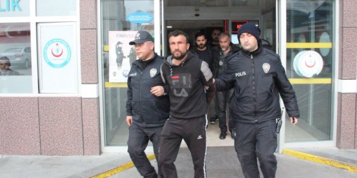 Konya'da ablasını öldüren şüpheli, sağlık kontrolüne götürülürken şarkı söyledi