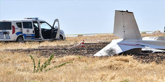 İzmir'de eğitim uçağı düştü, pilot hayatını kaybetti
