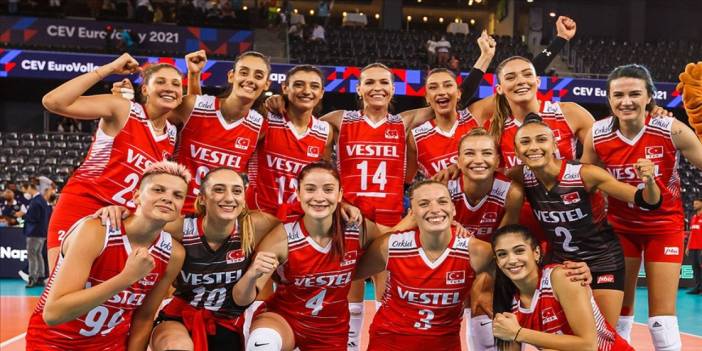 A Milli Kadın Voleybol Takımı finale yükseldi! Filenin Sultanları tarih yazdı