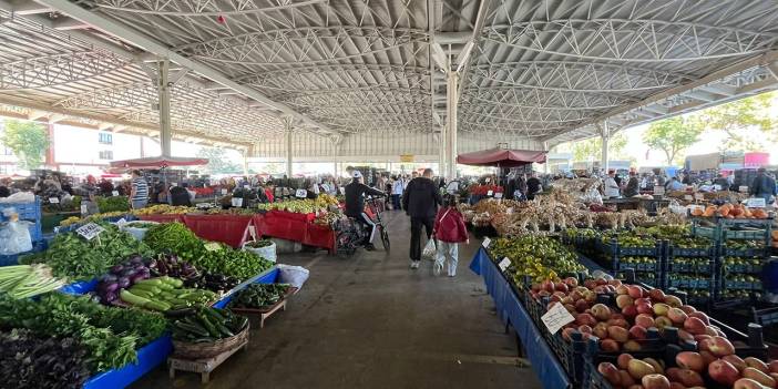 Konya’nın ünlü pazarında kışlık yoğunluğu! Fiyatlar ne durumda?