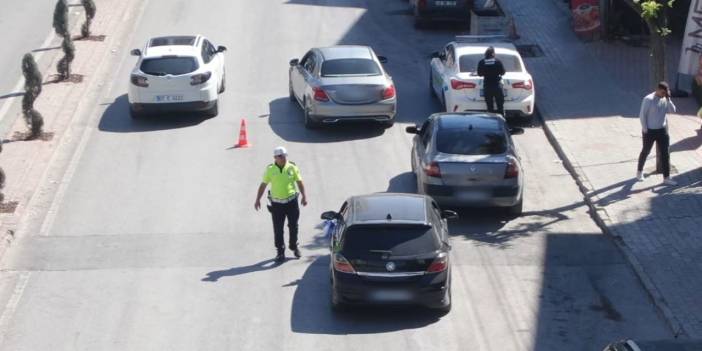 Konya’da ehliyetsiz sürücünün oyununu drone bozdu