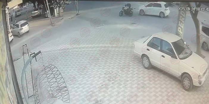 Konya’da dönüş yapmak isteyen otomobil motosikletle böyle çarpıştı