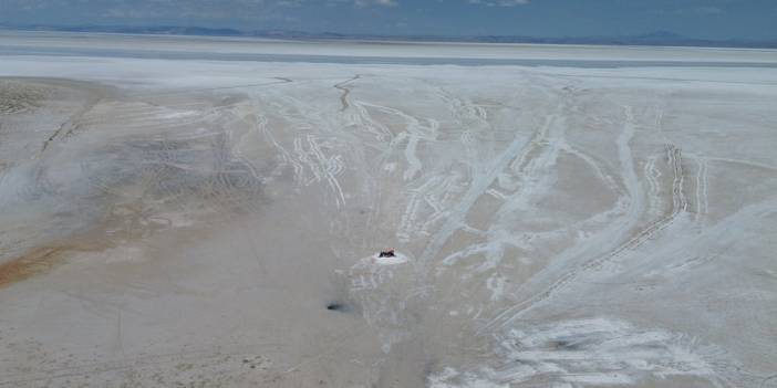 Tuz Gölü alarm veriyor! 3 il arasında yürünecek kadar küçüldü