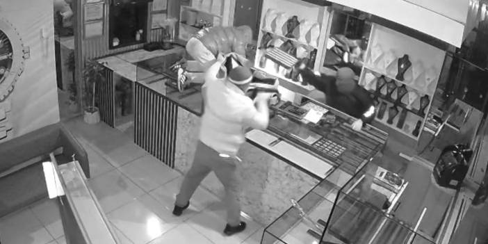 1 dakikada 15 milyon TL'lik kuyumcu vurgunu