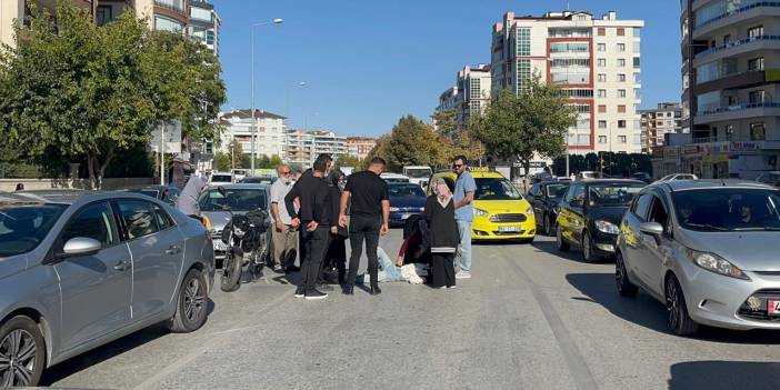 Konya’da kavşakta otomobilin çarptığı motosikletli genç kız yaralandı