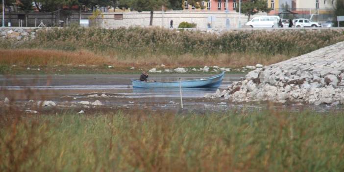 Konya’nın gözde gölü kara yüzünü gösterdi