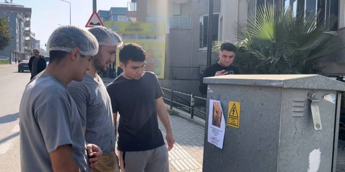 "Kızlarınızı bu adamdan uzak tutun" yazılı afişleri görenler şok oldu