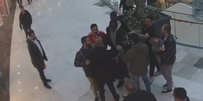 AVM’de tartıştığı milli futbolcuya silah çekip saldırdı