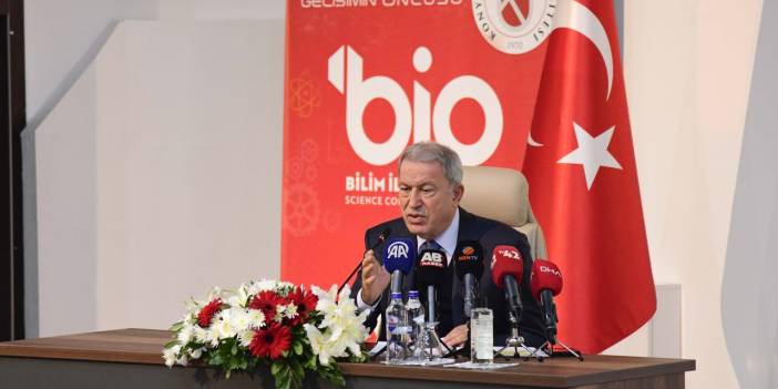 Eski Bakan Hulusi Akar Konya’da üniversite öğrencilerine seslendi