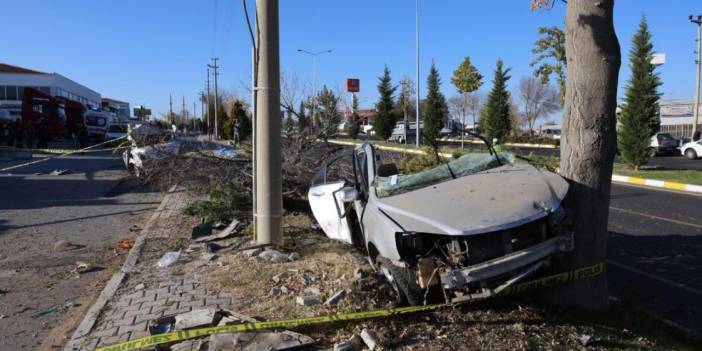 Üçü de 15 yaşındaydı! Otomobil ikiye bölündü, 2’si öldü