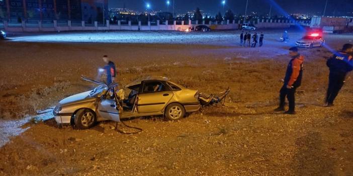 TIR’a çarpan araç bu hale geldi, 2 çocuk hayatını kaybetti