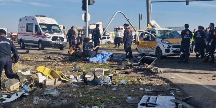 TIR bir ailenin yok olmasına sebep oldu! O anlar kameralarda