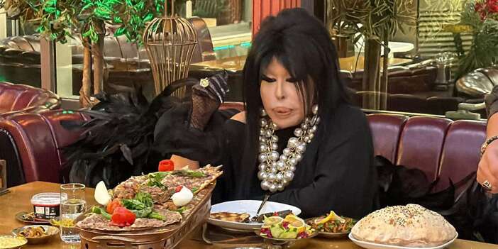 Bülent Ersoy Konya’da gece yarısı kebapçı açtırıp karnını doyurdu
