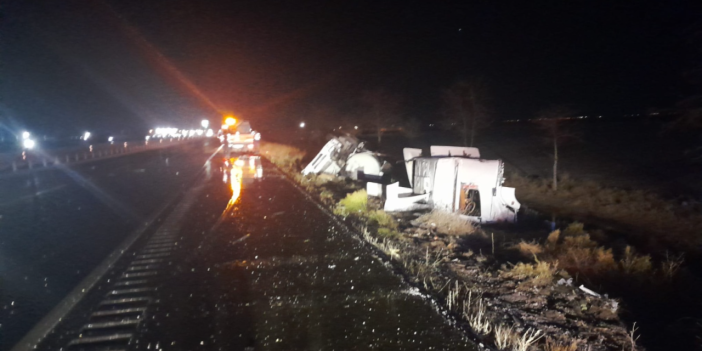 Konya’da TIR’a çarpan zeytinyağı yüklü tanker devrildi