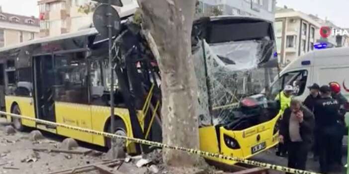 Halk otobüsü ağaca çarptı! Yolcular savruldu