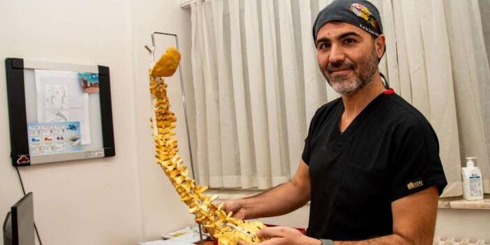 Konya’da ilk! Fıtık ameliyatı olan genç çiftçi 2 saat sonra yürüdü