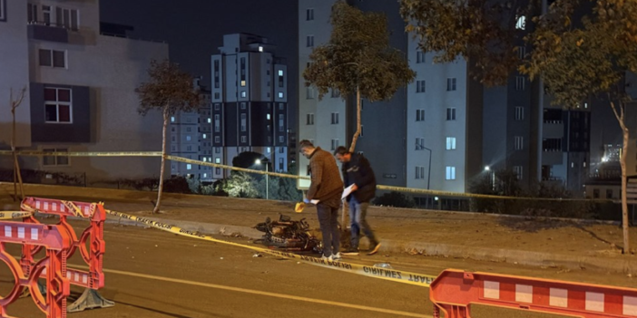 Motosiklet kamyonete çarptı! 2 ölü var