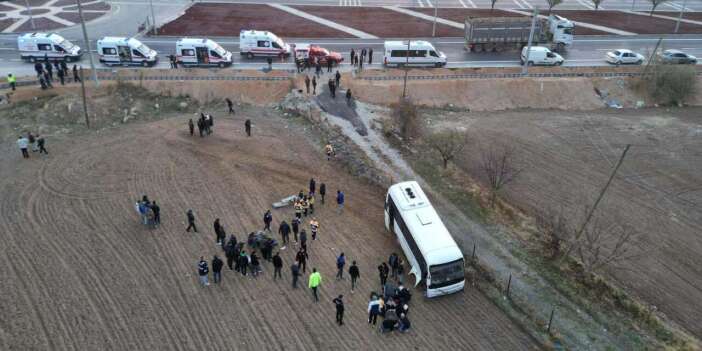 Öğrenci servisi kamyonetle çarpıştı, 17 yaralı var! Kaza sonrası can pazarı