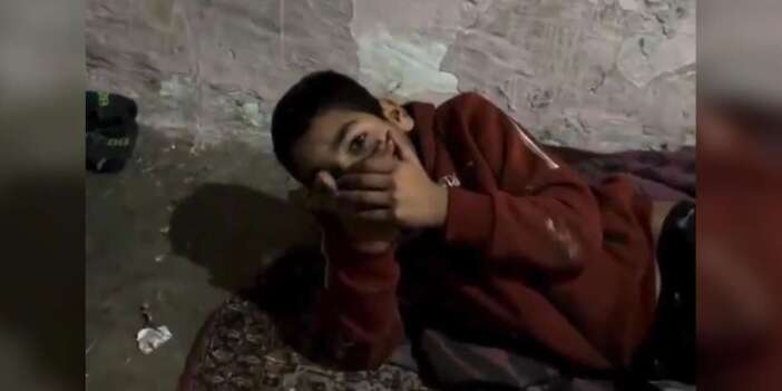 Vicdansız amca ve yenge engelli çocukları güvercin kümesine kapatmış