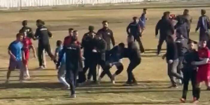 Konya’daki maçta kavga! 5 yaralı var