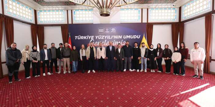 Konya’nın ilçelerindeki gençler, Başkan Altay ile bir araya geldi