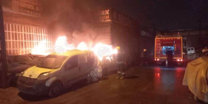 Konya’da sanayi sitesindeki araçlar alev aldı