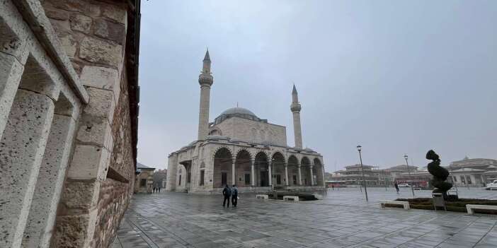 Konya’nın 450 yıllık sembol camisi kapanıyor! Bugün son namaz kılınacak