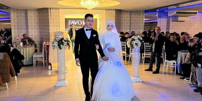 Sosyal medyayı ayağa kaldıran çift evlendi