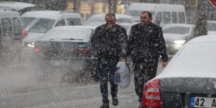 Konya’ya lapa lapa kar yağıyor