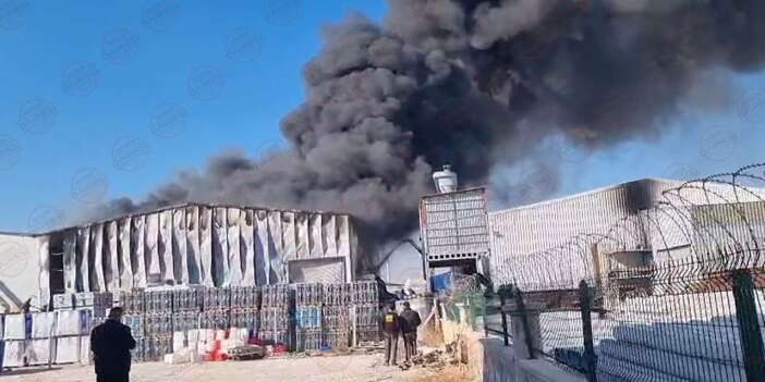 Konya MARSAN’da boya fabrikası alev aldı