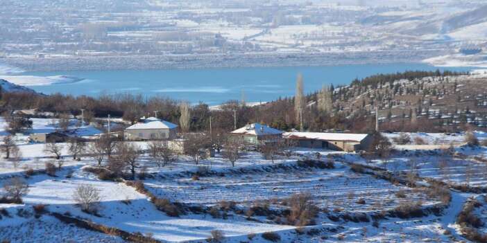 Konya’nın karla kaplı ilçesinde özlenen manzara