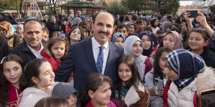 Başkan Altay’ın karne alan öğrencilere sürprizi var