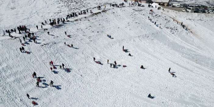 Kar hasreti çeken Konyalılar yarıyıl tatilinde buraya akın ediyor
