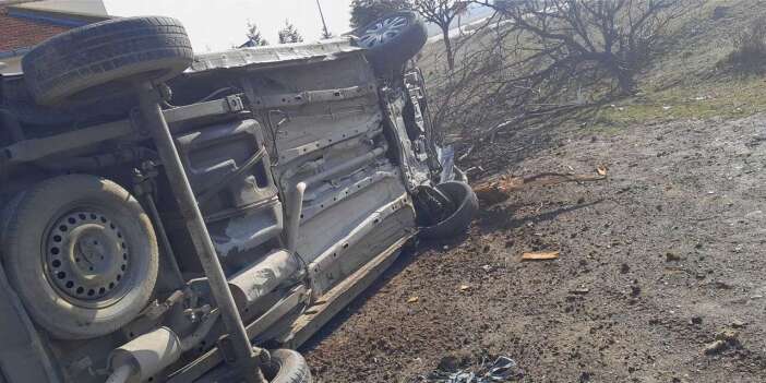 Konya’da kamyonet devrildi! Sürücü bu araçtan yara almadan çıktı