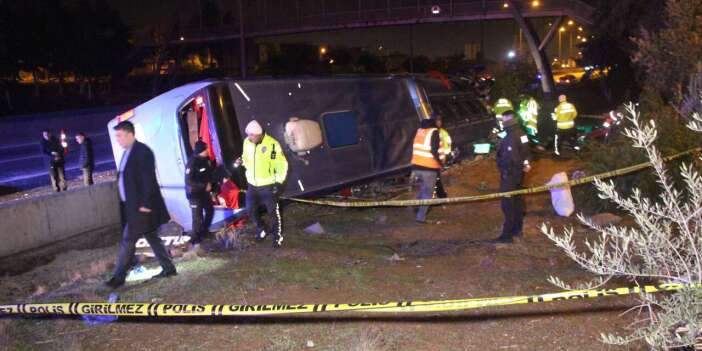 Konya seferini yapan otobüs devrildi! Çok sayıda yaralı var