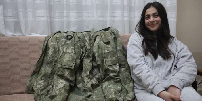 Depremzede Beliz, kendisine montunu veren askeri buldu