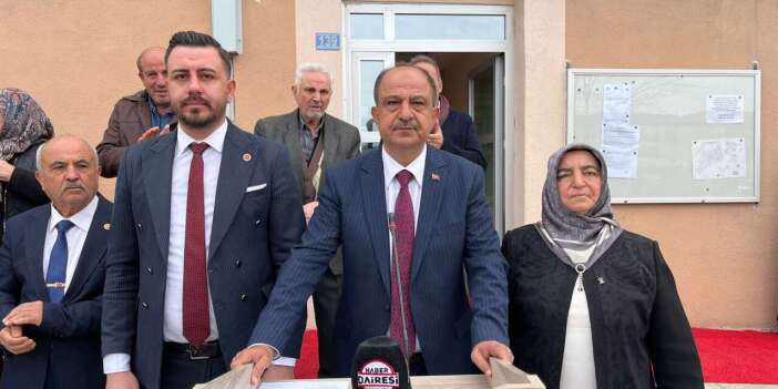 Konya Akören'de Başkan İsmail Arslan tahliye oldu, belediyede böyle karşılandı