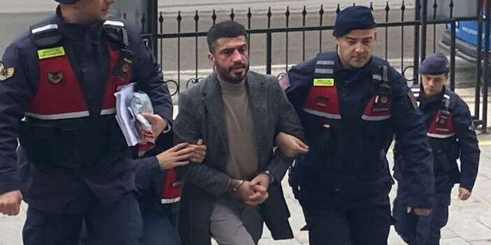 Arkadaşını 7 bıçak darbesiyle öldürdü! Sebebi şok etti