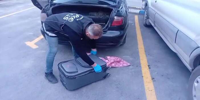 Bu valizi açan Konya polisi, binlerce gencin hayatını kurtardı