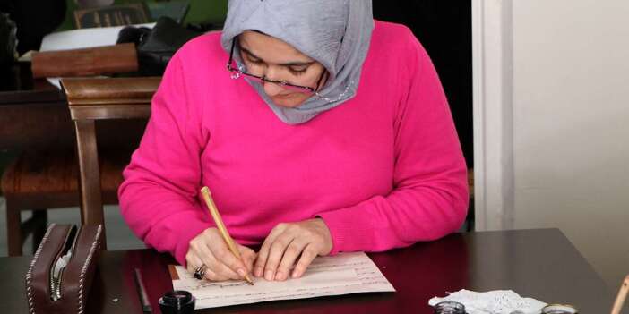 Konyalı hat sanatçısının eserlerine 14 Şubat için yoğun talep