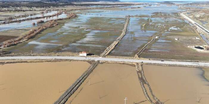 Konya’da Gembos Kanalı taştı! Tarım arazileri suya gömüldü