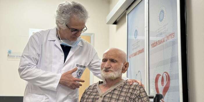 Küçük bir kesi, Konya’da 82 yaşındaki hastayı hayata bağladı