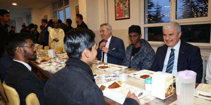 Konya Valisi Akın, İHL öğrencileriyle iftarda buluştu